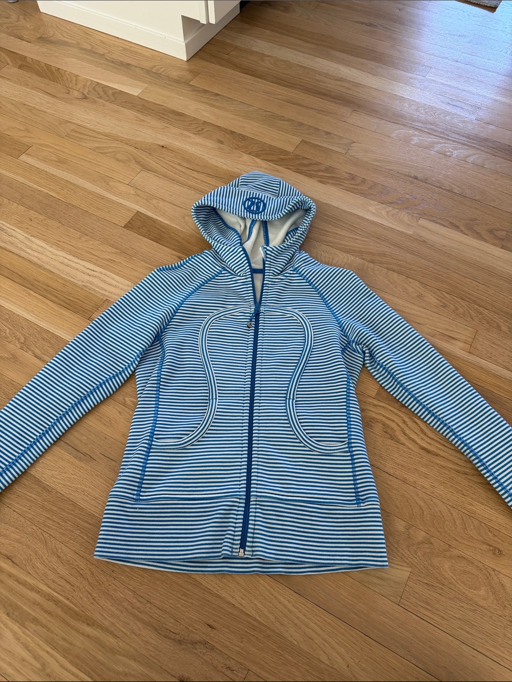 Lululemon Striped Hooded Zip Jacket - Blue & White size 6
